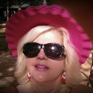 Meet your Posher, Sharon